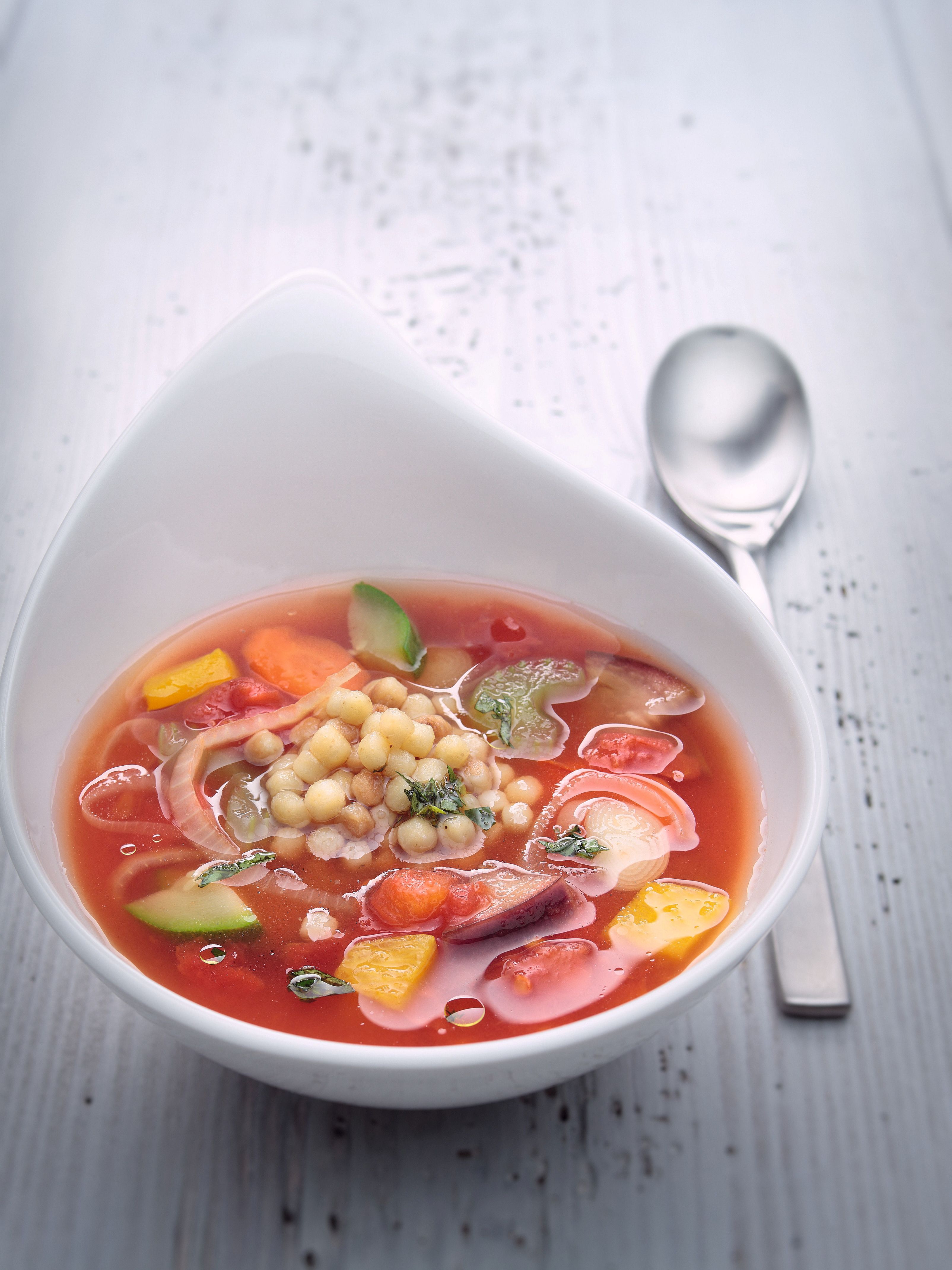 Minestrone – Italienische Gemüsesuppe mit Fregola Sarda