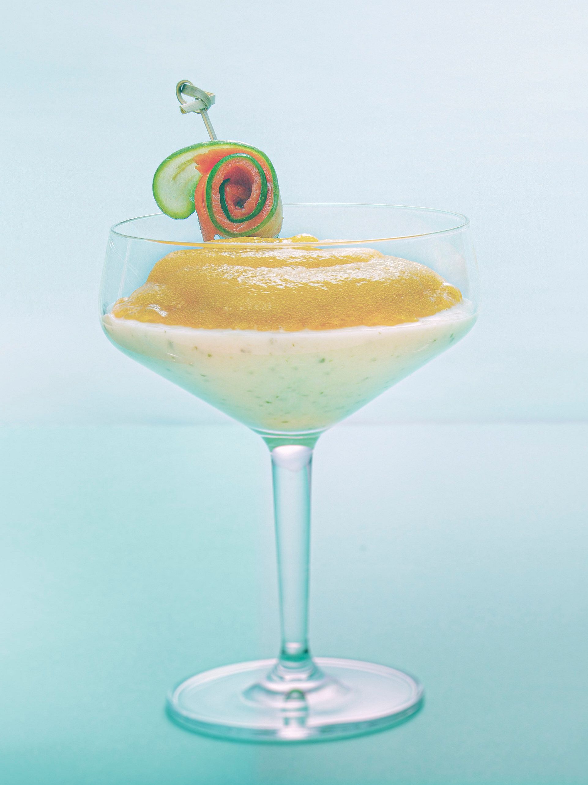 Gurkenkaltschale mit Karotten-Espuma