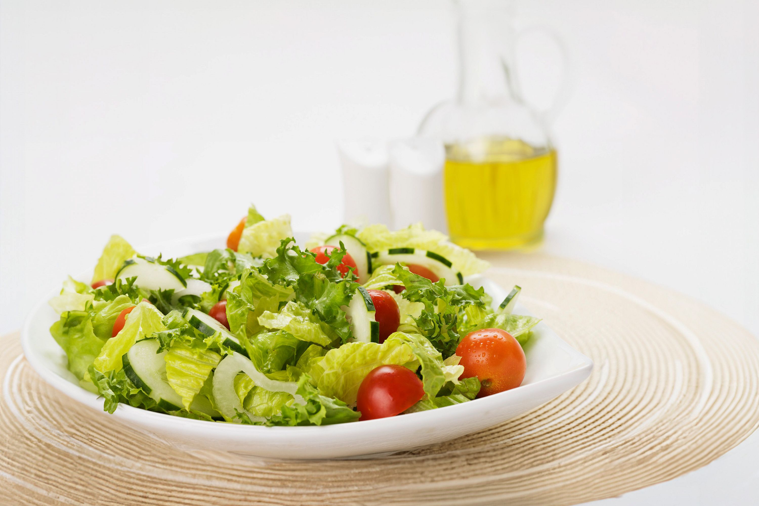 Bunter Salat mit erfrischendem Dressing