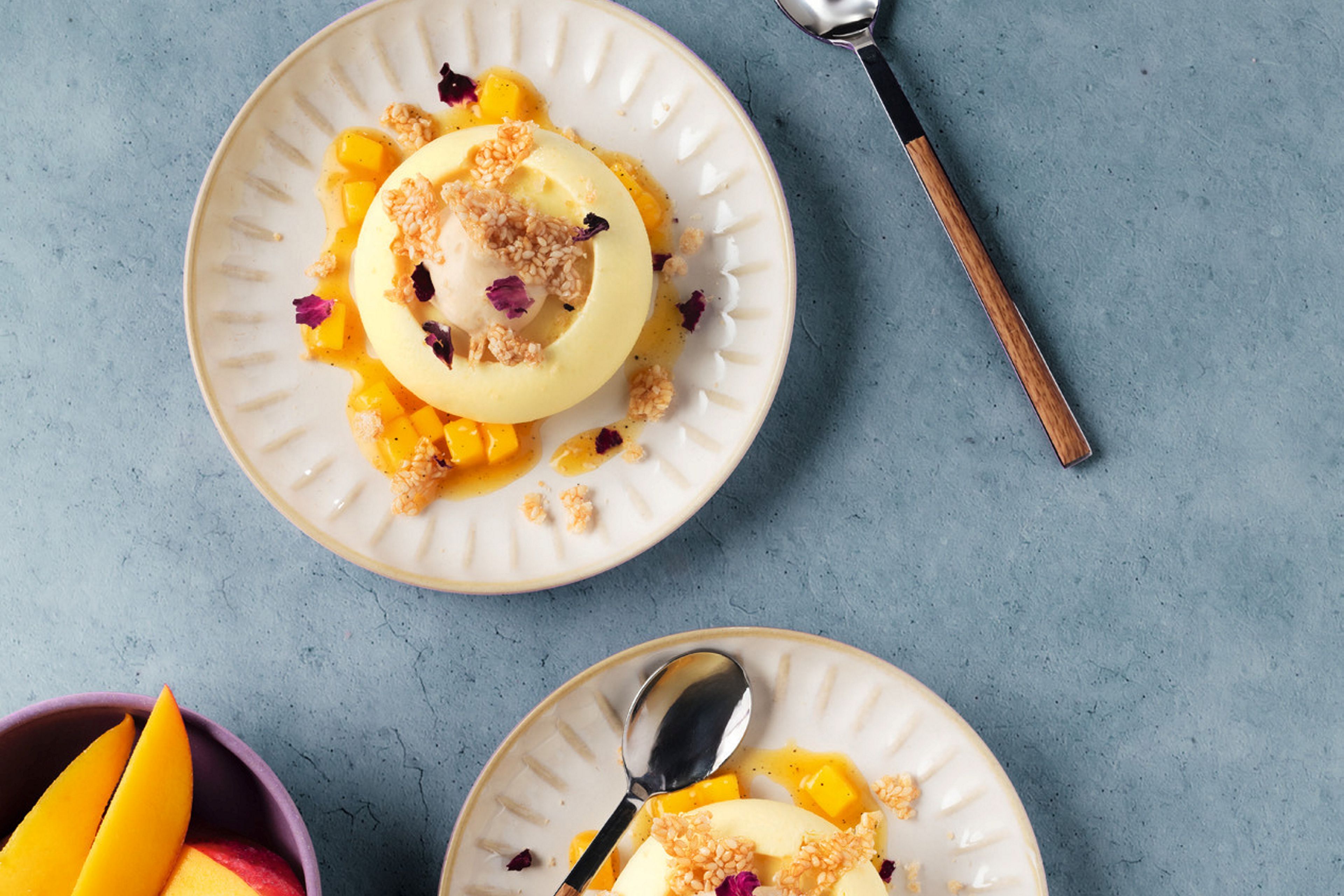 Frozen Mango-Joghurt mit salzigem Karamellespuma